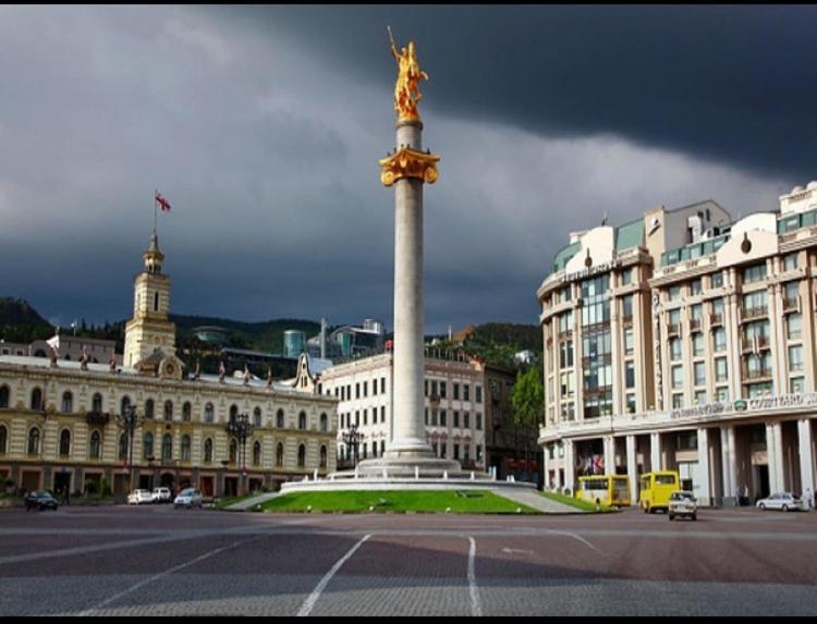 Rustaveli Apartment City Centre Тбилиси Екстериор снимка